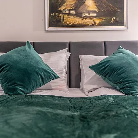 Lux Bogdanskiego By Rentilopl *